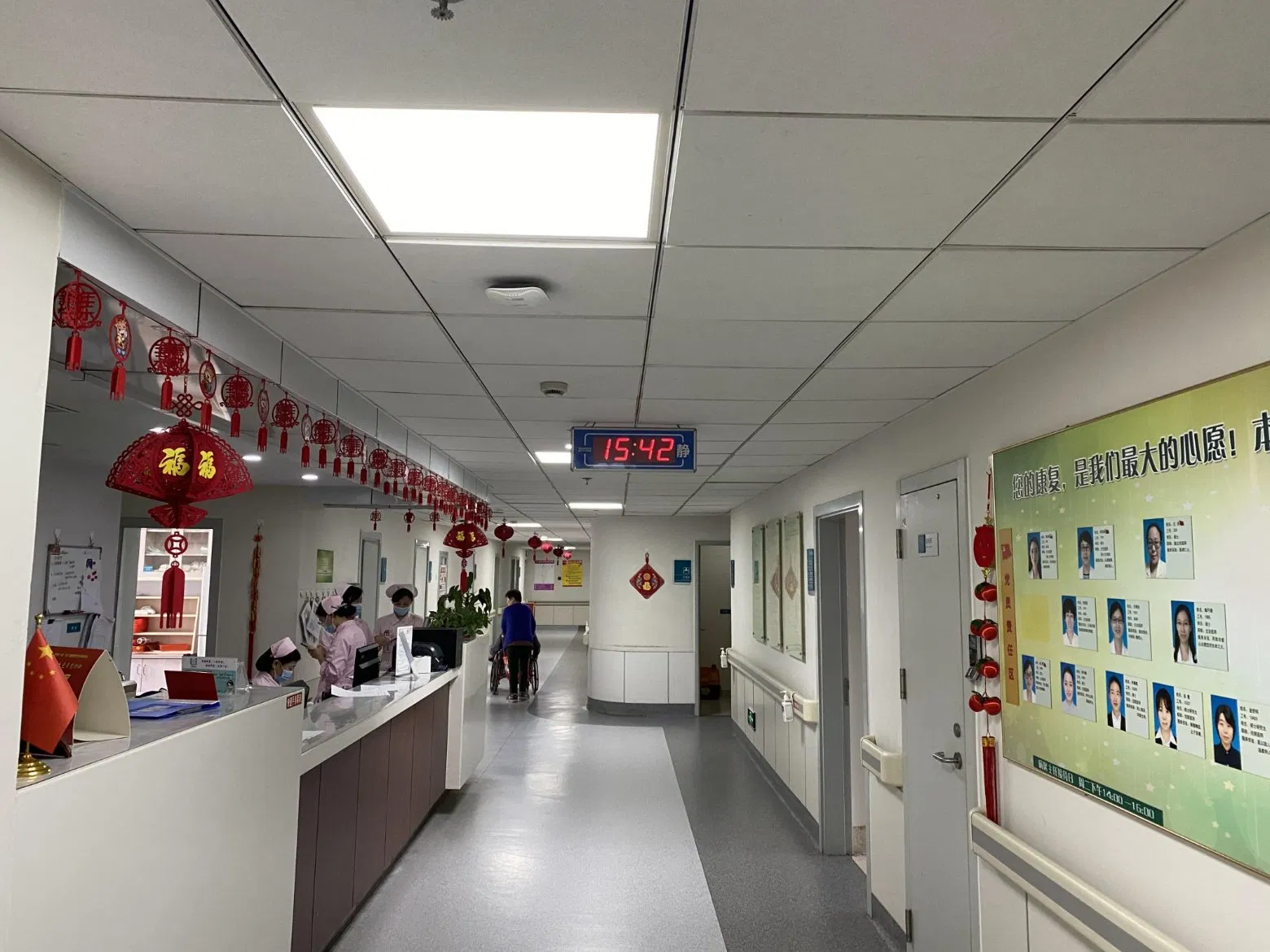 Sound Absorption Non-Combustible Ceiling Building Material Tegular Acoustic Insulation False Ceiling Panels for Hospital/Office/School Decoration