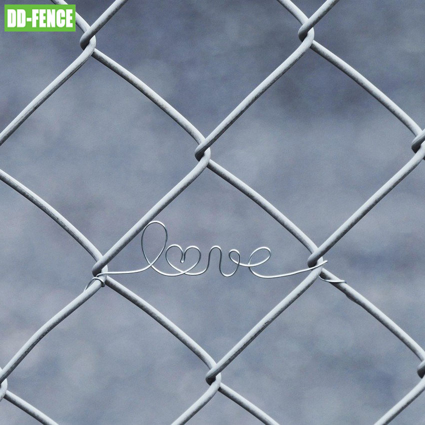 8FT 6FT 4FT Galvanized Diamond Fence Cyclone Wire Mesh 9 Gauge Black Chain Link Fence