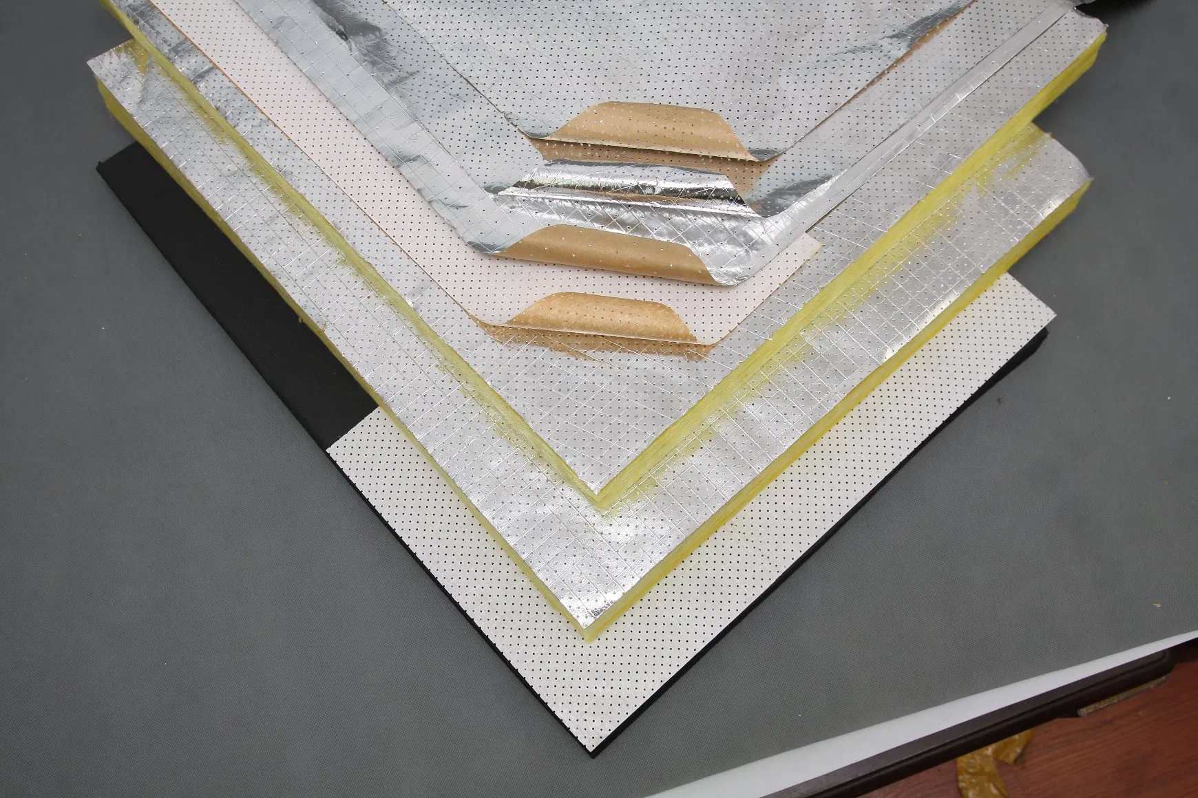 2-Way Scrim (5X5mm spacing) with Heat-Activated Polyethylene Heat-Sealing Foil-Scrim Facing