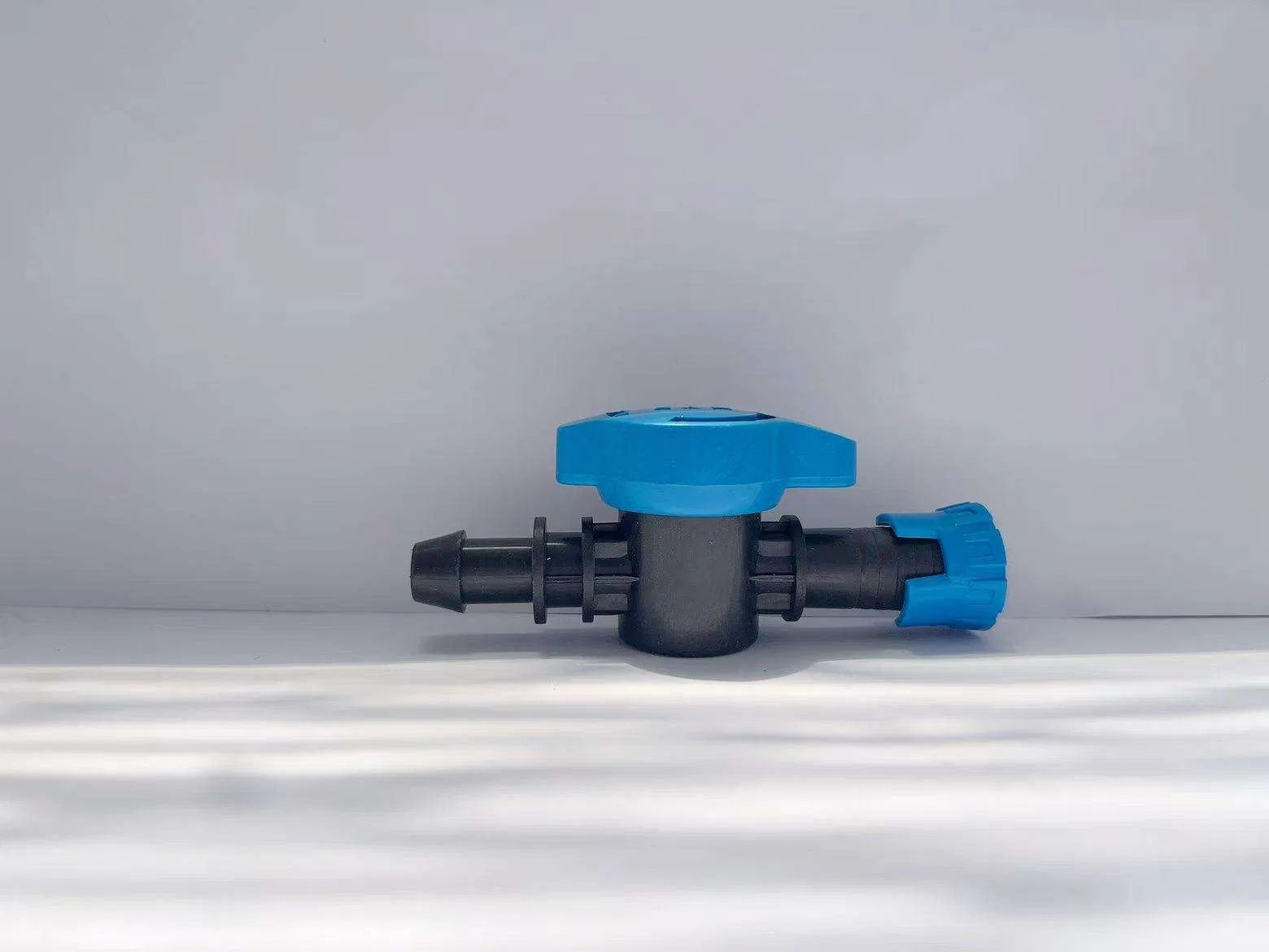 Plastic Irrigation Pipe Fittings Drip Tape Hose Accessories Bypass Valves 16mm for Agricultural