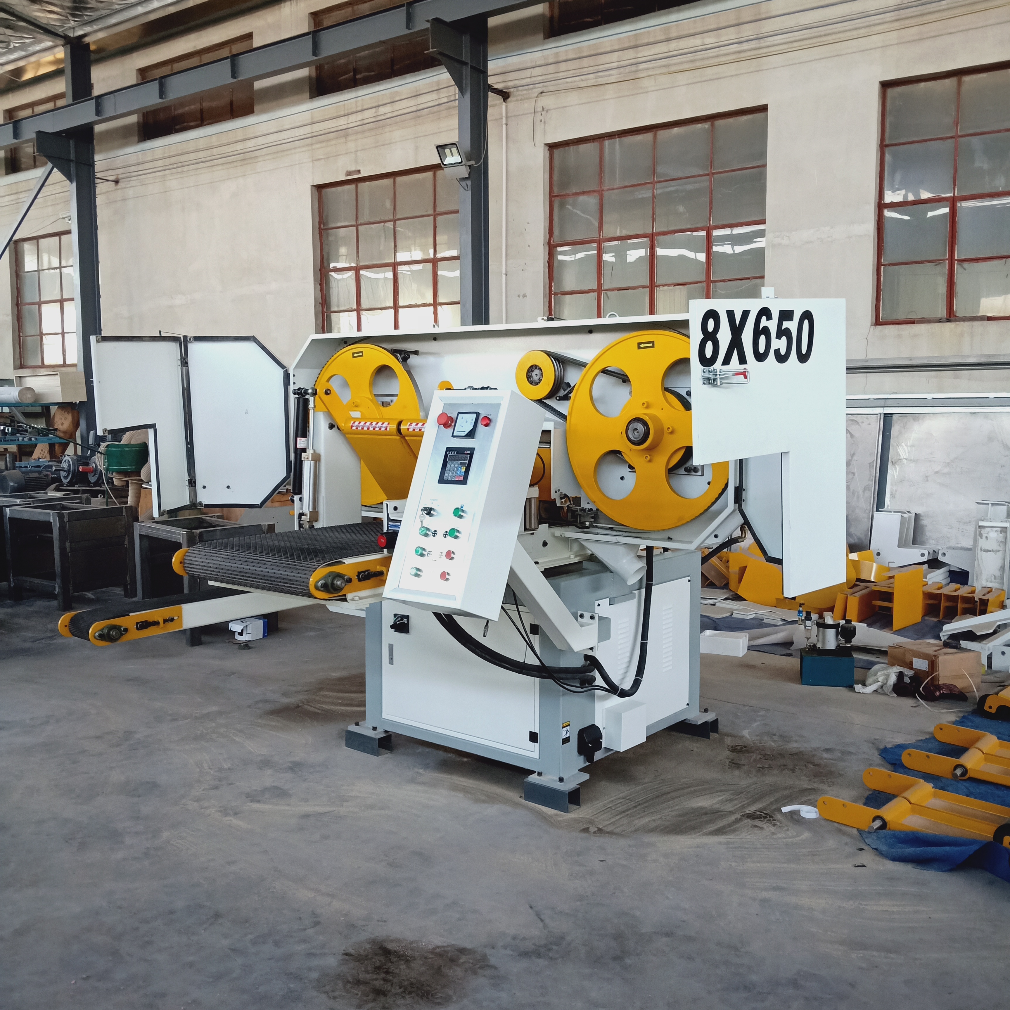 Ленточная пила по дереву горизонтальная автоматическая MJ3928-650