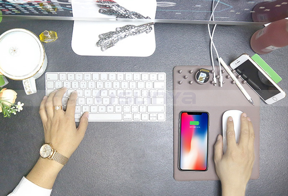 Коврик для мыши с беспроводной зарядкой Qi и держателем