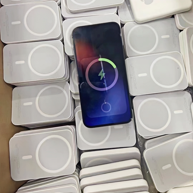 Магнитный пауэрбанк Magsafe для iPhone