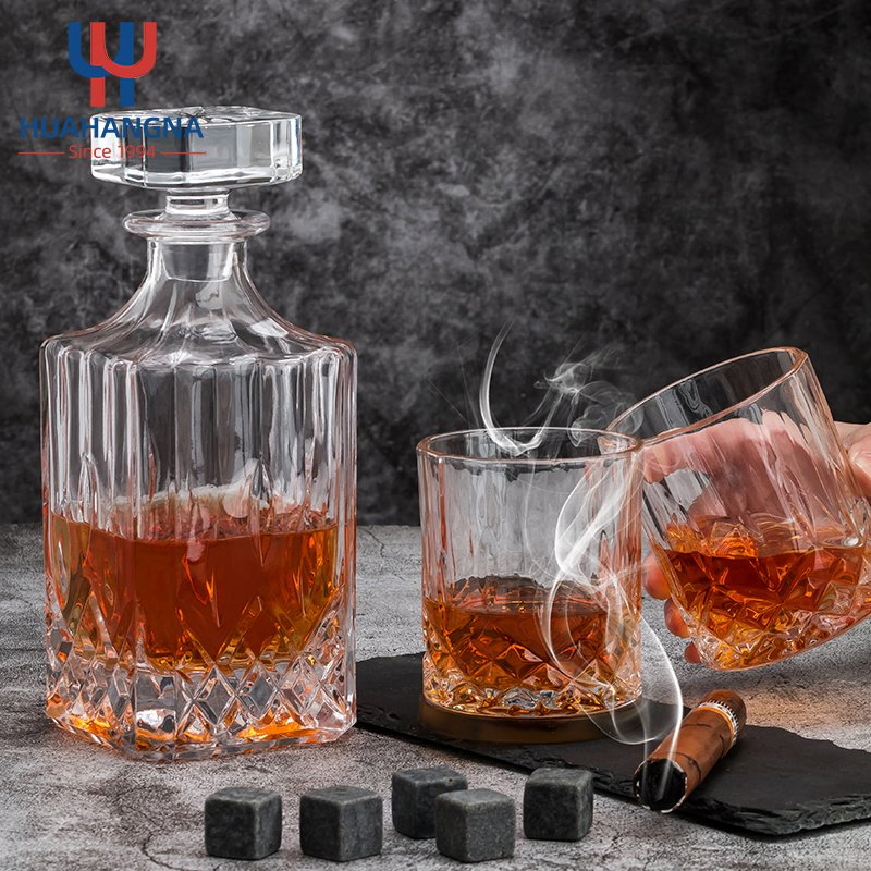 Best Selling Suppliers 25oz Engraved Square Crystal Decanter Whiskey Set with Whiskey Stone Coasters for Men