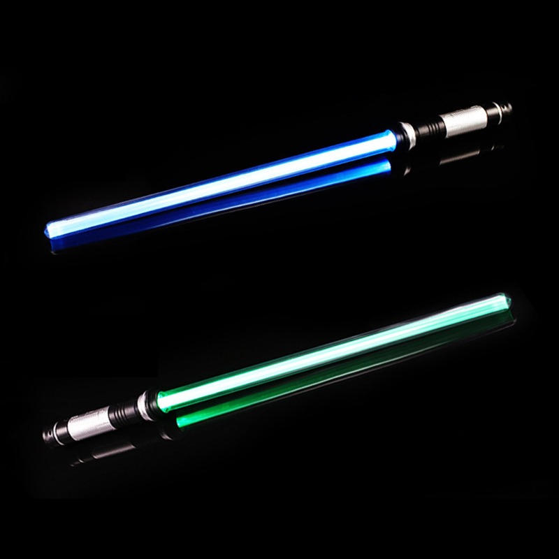 Телескопический лазерный меч со световыми эффектами