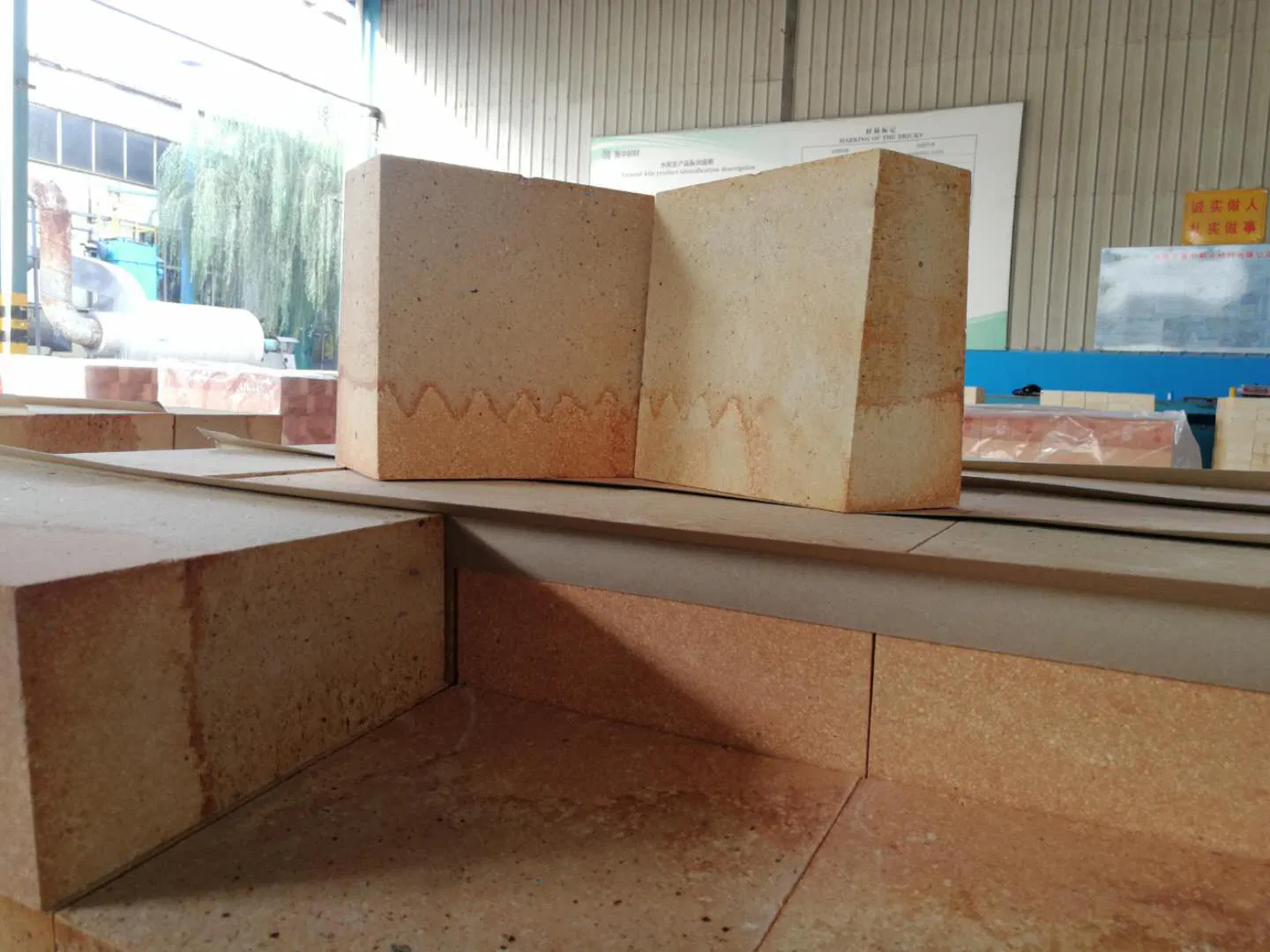 Огнеупорный кирпич DDR50FH для цементных печей