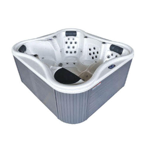 Большой уличный спа-бассейн с гидромассажем