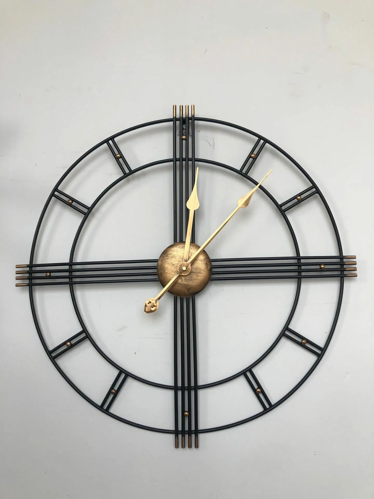 2023 New Model European Vintage Metal Iron Art Roman Wall Clock