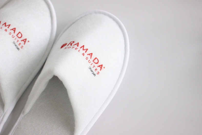 Comfortable White Open Toe Slippers for Hotel Disposable