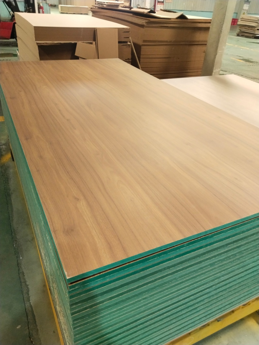 Good Quality Melamine MDF for Building Material and Home Furniture