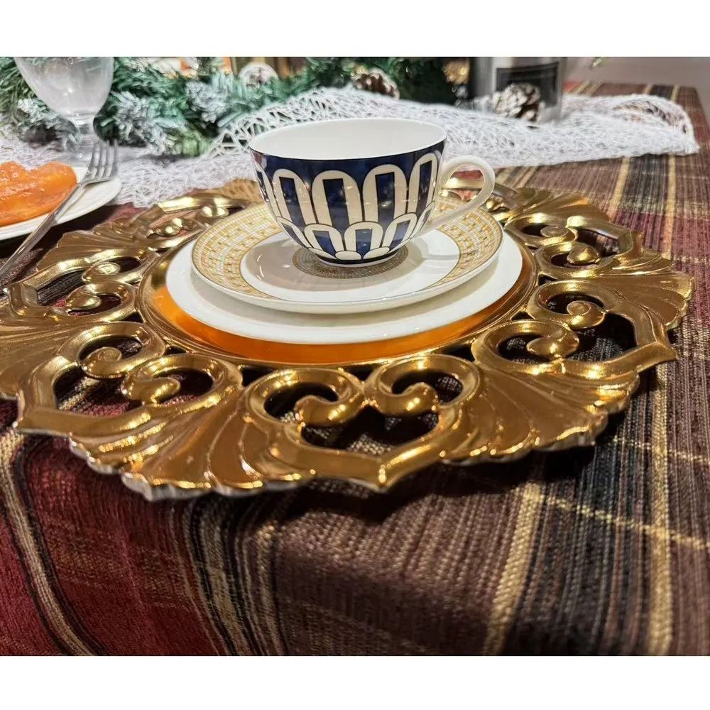 Fine Detailing 380g Net Weight PP Material Disposable Plastic Event Charger Plate