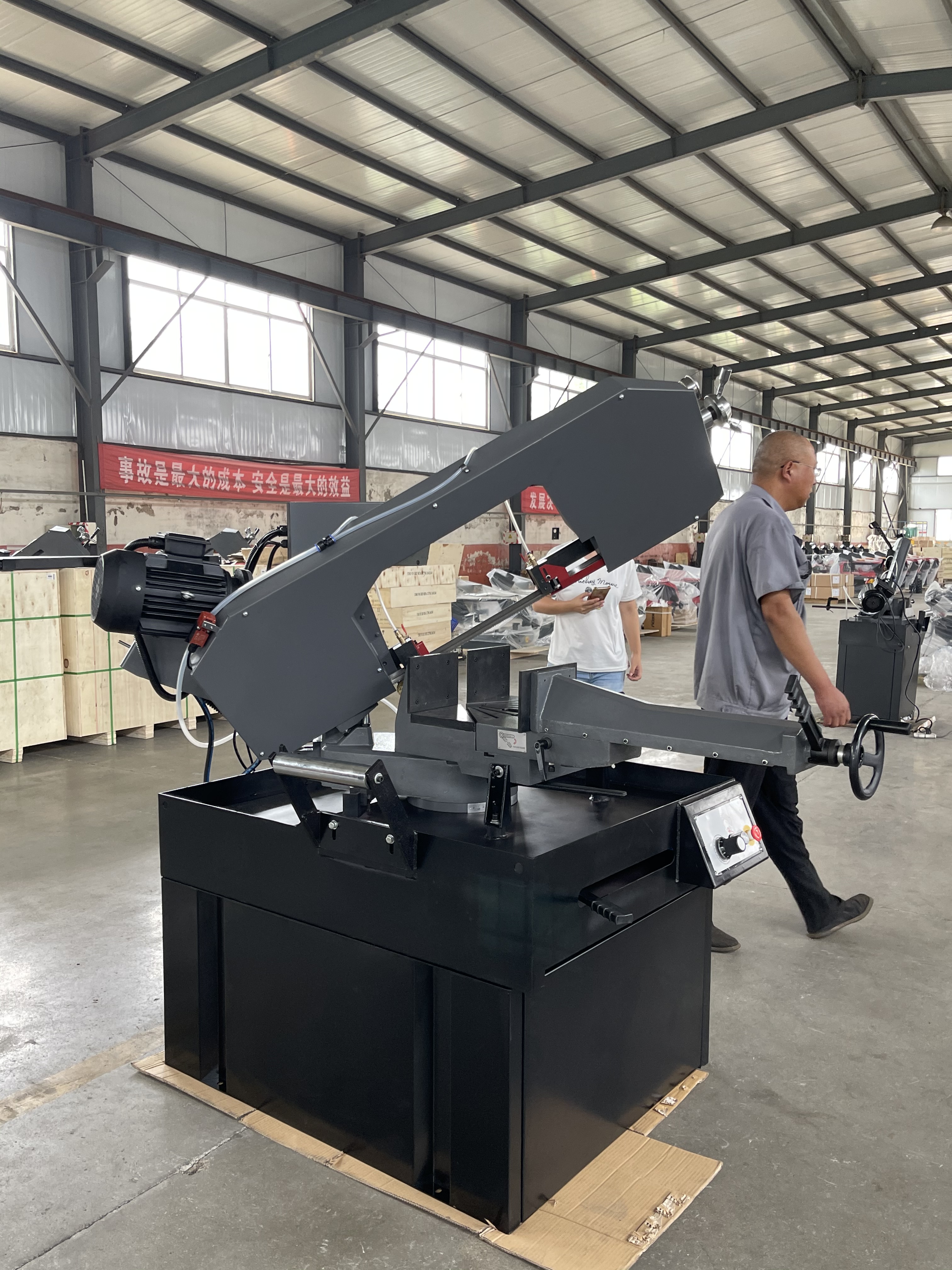 Пила ленточная горизонтальная по металлу ременной привод