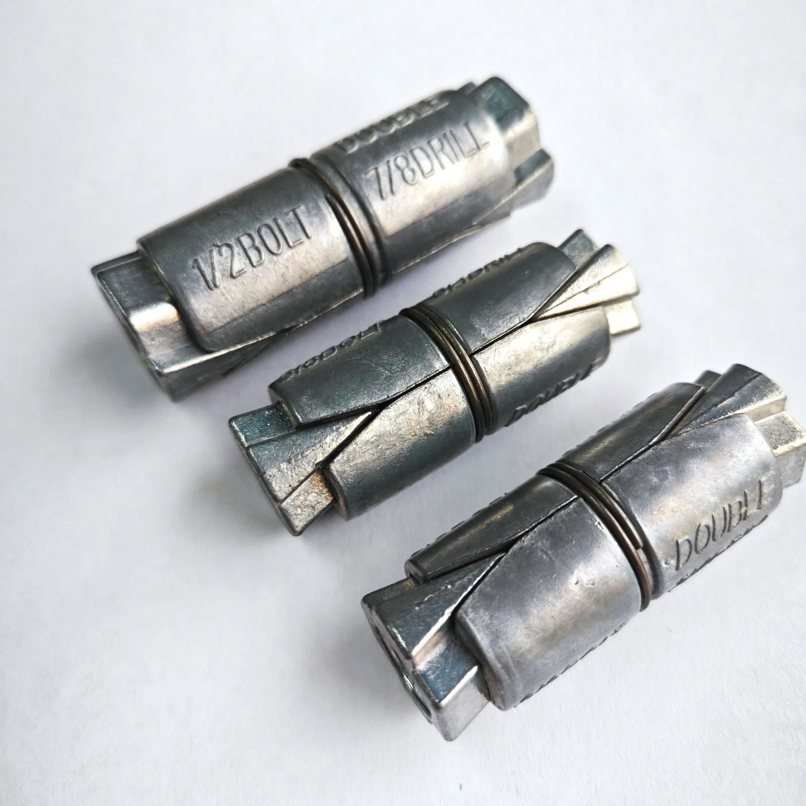 Дюбель-гвоздь распорный двойной 1/4"-3/4" из цинкового сплава