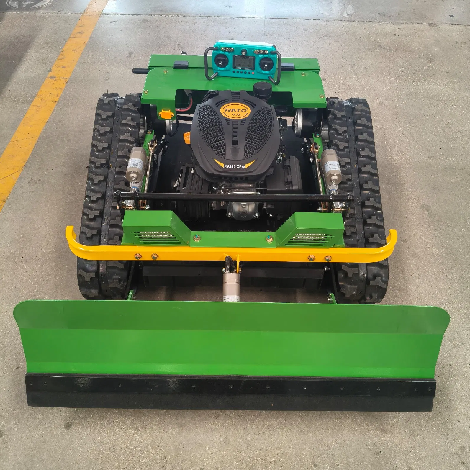 Гусеничная газонокосилка с дистанционным управлением