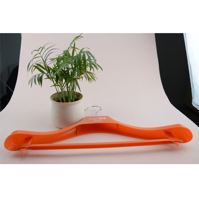 Пластиковые вешалки для одежды с планкой для брюк