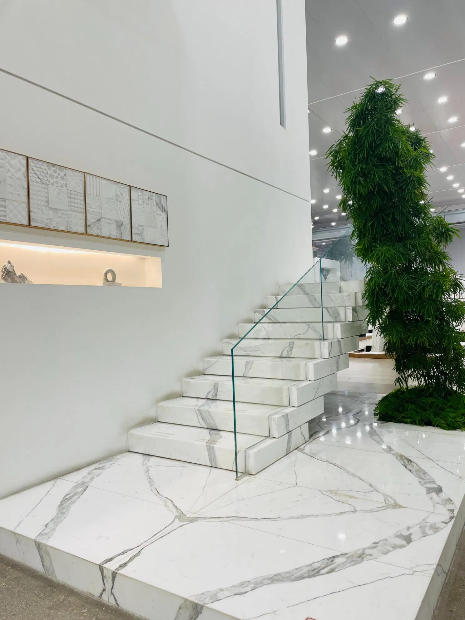 Custom Made Calacatta White Marble Stair-Step Floor Modern Luxury Decor Marble Stair for Luxury Villa Design