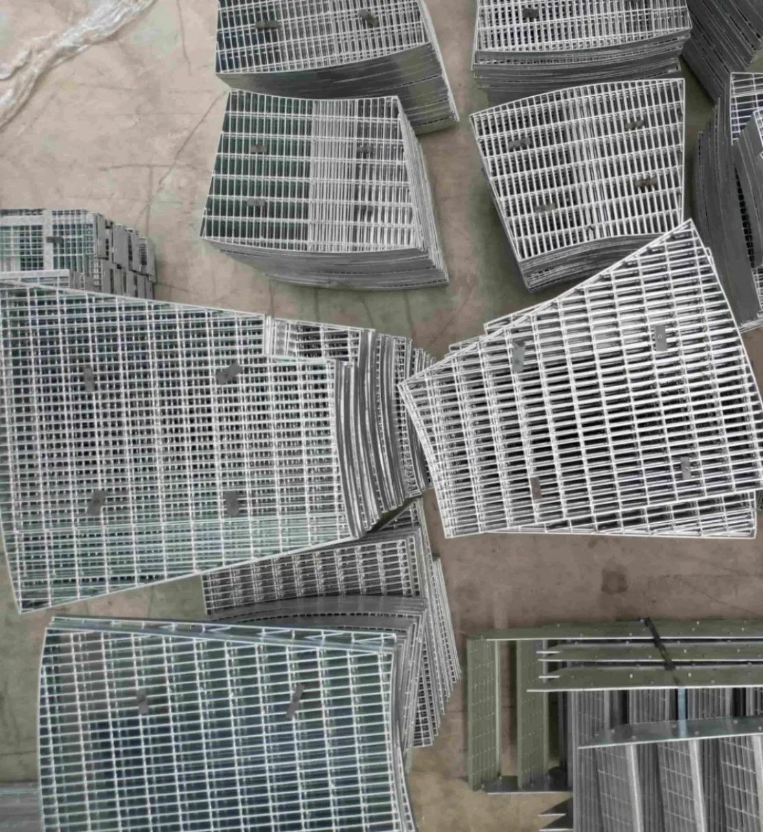 Hot Dipped Galvanized Industrial Project Platforms Steel Grid Grating Galvanized Steel Structure Walkway Platform Gratings