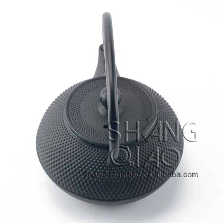 Чугунный чайник с рельефным узором, 0.9 л