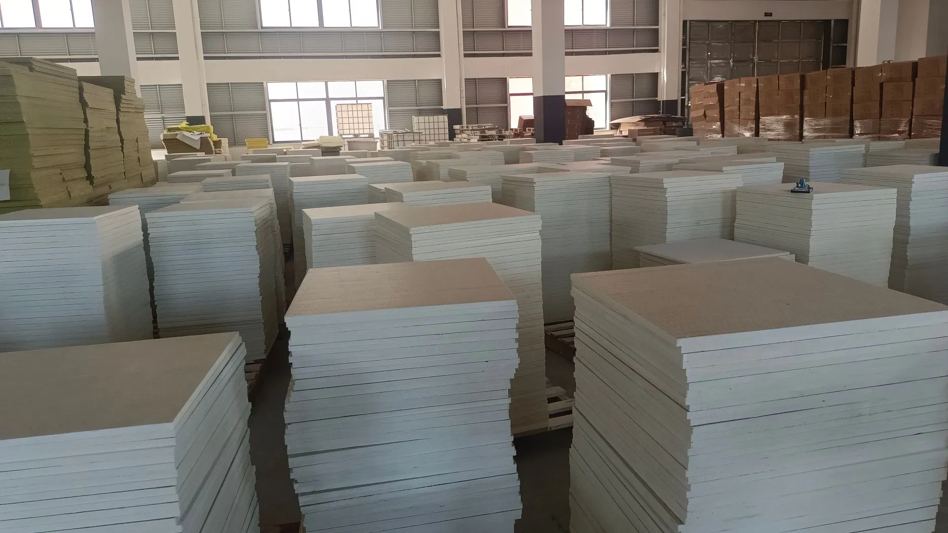 Eco-Friendly Soundproofing Ceiling Acoustic Rockwool Insulation Suspended Ceiling Tiles for Factory/Plant Roofs