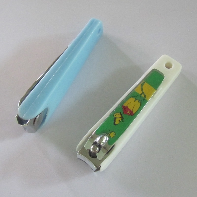 Cheap Nail Cutters with Colorful Exposy and Catcher to Collect The Nails