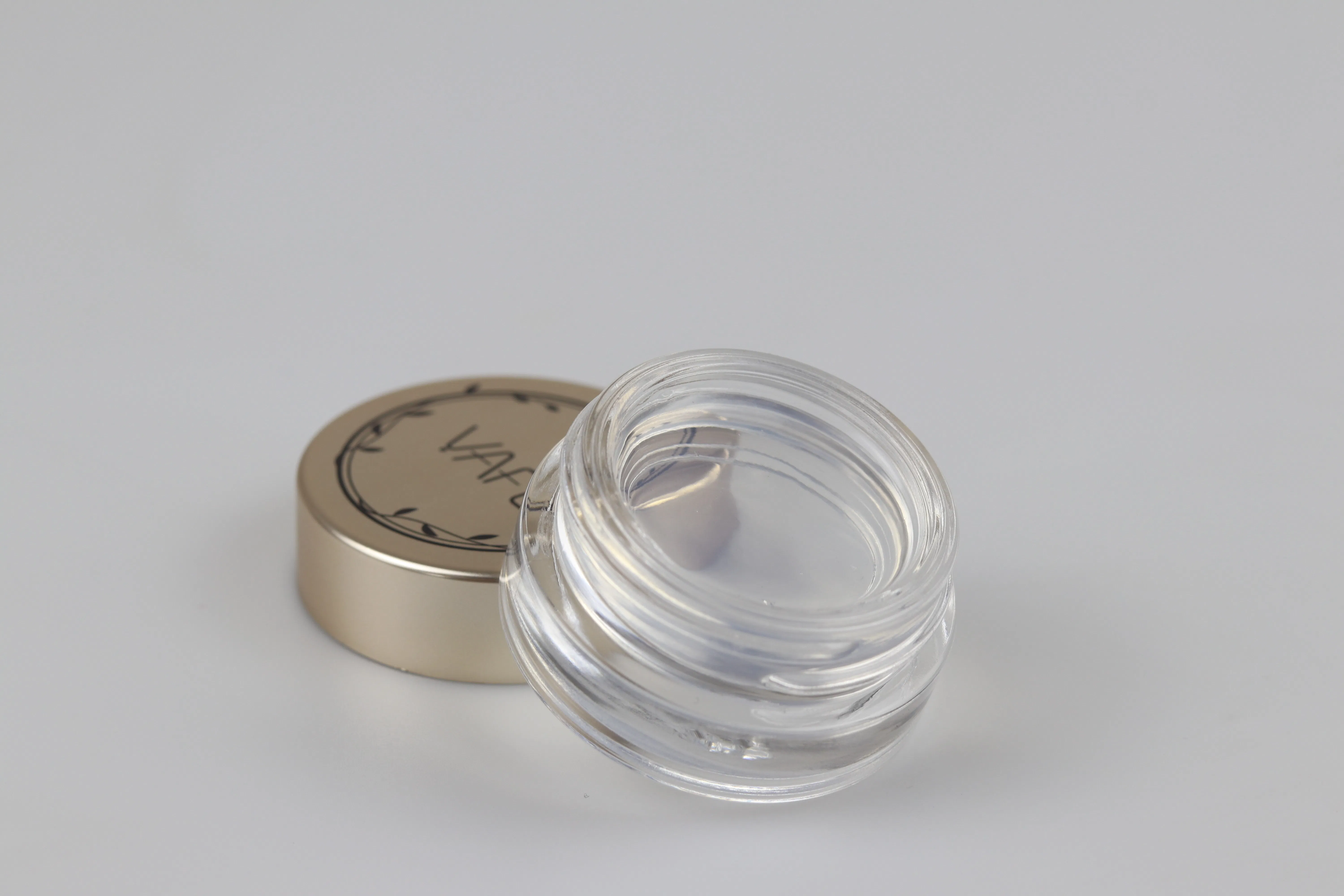 Versatile Brow Wax for Professional Makeup Artists and Beauty Experts