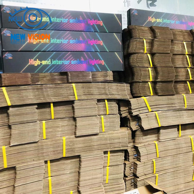 Универсальная светодиодная подсветка салона на 128 цветов с управлением через приложение