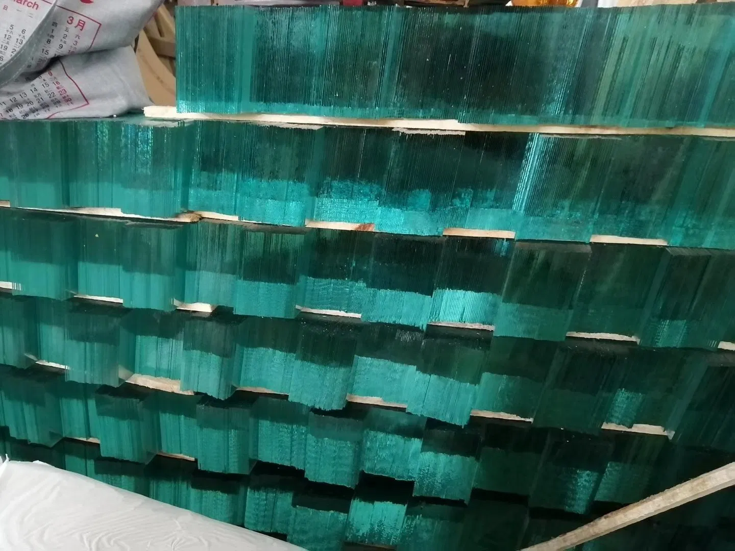 Customized Glass Display Cabinet for Store, Mall, and Supermarket
