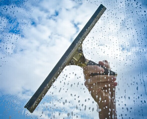 Easy to Clean Glass with Ion Exchange Technology That Can Withstand Weathering for 25 Years