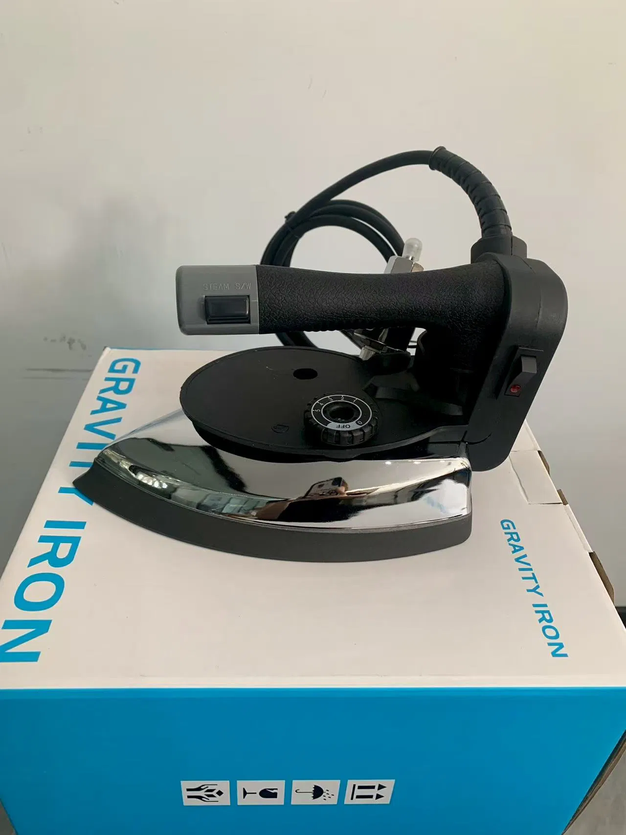 Compact Professional Clothing Iron for Durable Wrinkle-Free Results