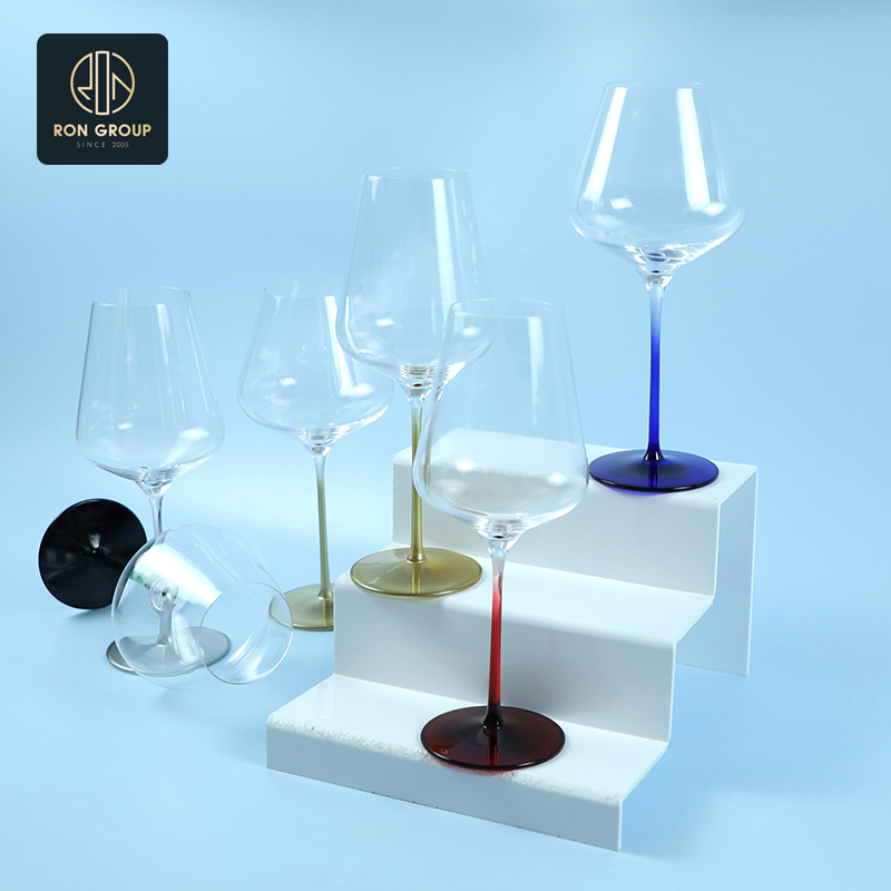 Stylish Clear Glass Cup for Restaurant Beverage Service