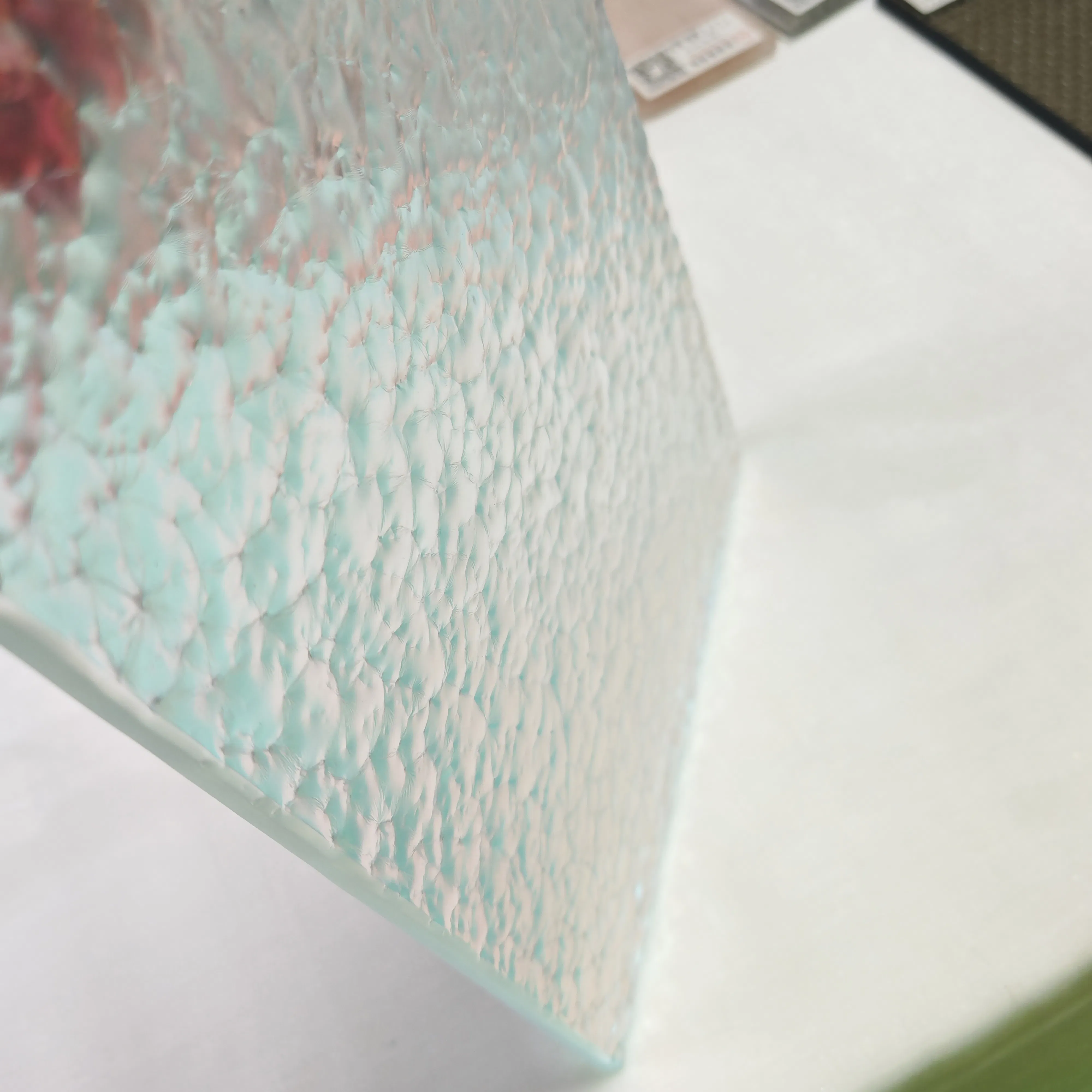 High-Transmittance Art Glass Jewelry for Sophisticated Fashion Styles