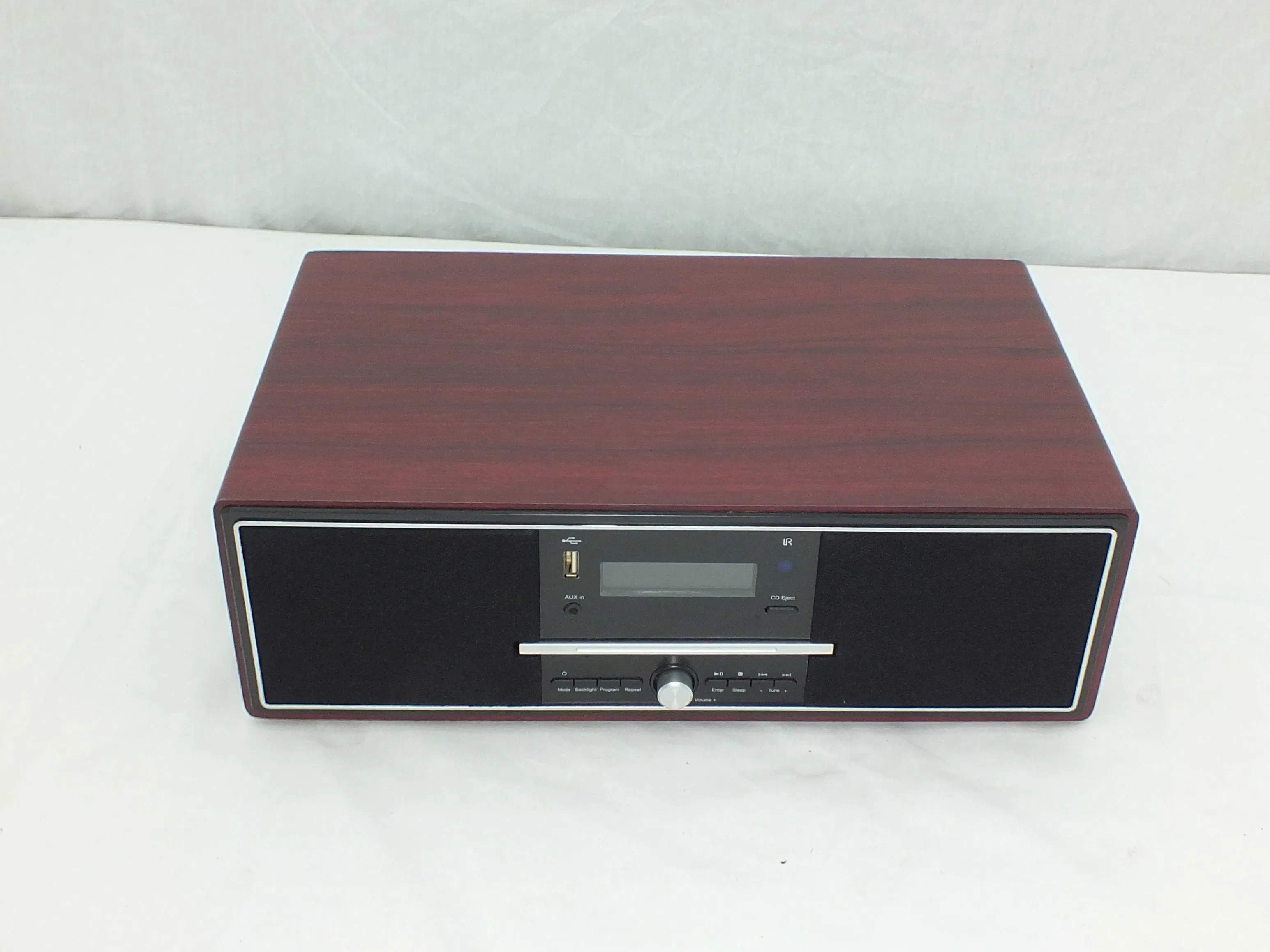 Портативный DAB-радио и CD-плеер с Bluetooth