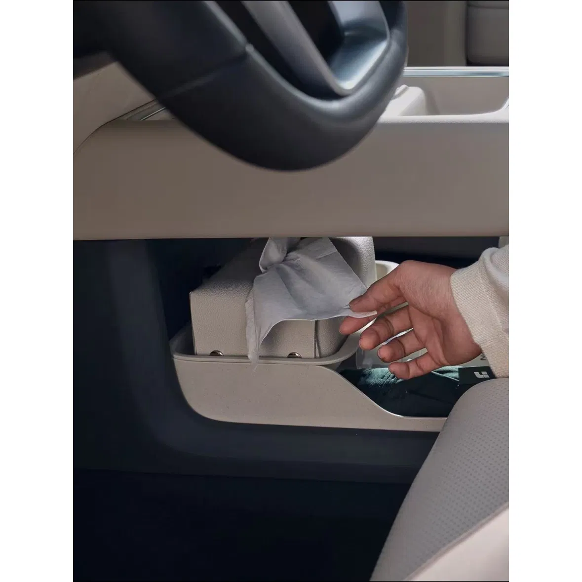 Lixiang Car Genuine Leather Tissue Holder, Simple Design, Lightweight and Practical, Prevents Paper Jams Tissue Box