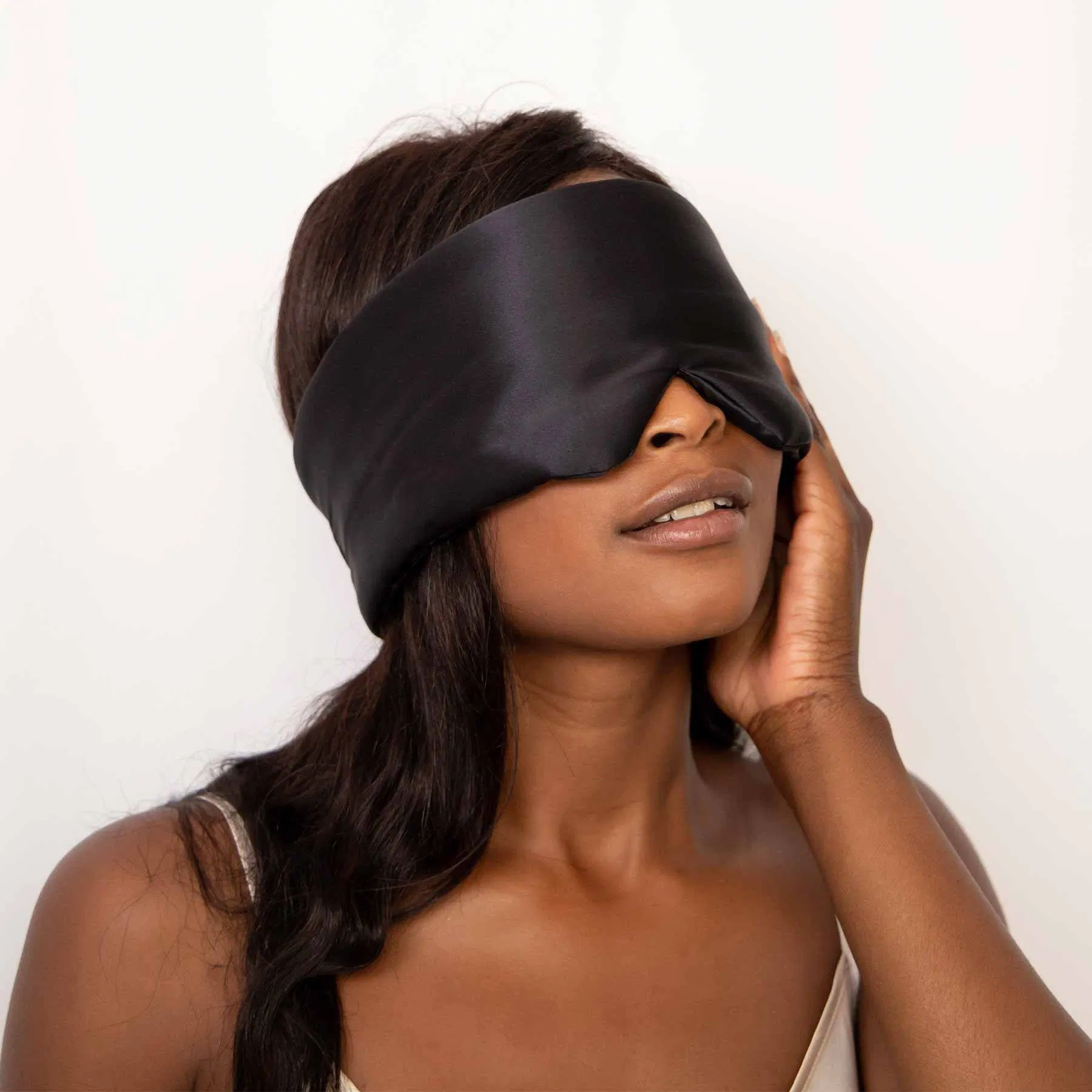 Latest Design No Pressure Sound Muffling Big Adjustable Strap Wide Band Double Filled 100%Pure Silk Sleep Mask
