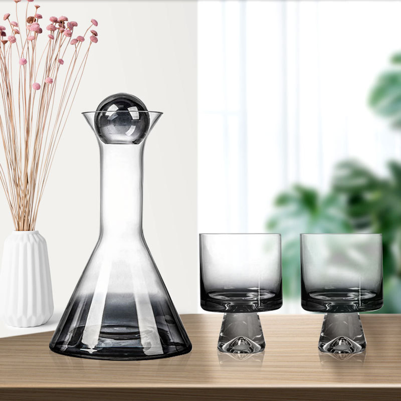 Europe Style Luxury Lead Free Glass Pitcher Ball Stopper Red Wine Whiskey Decanter Bottle Set with Novelty Glass for Home