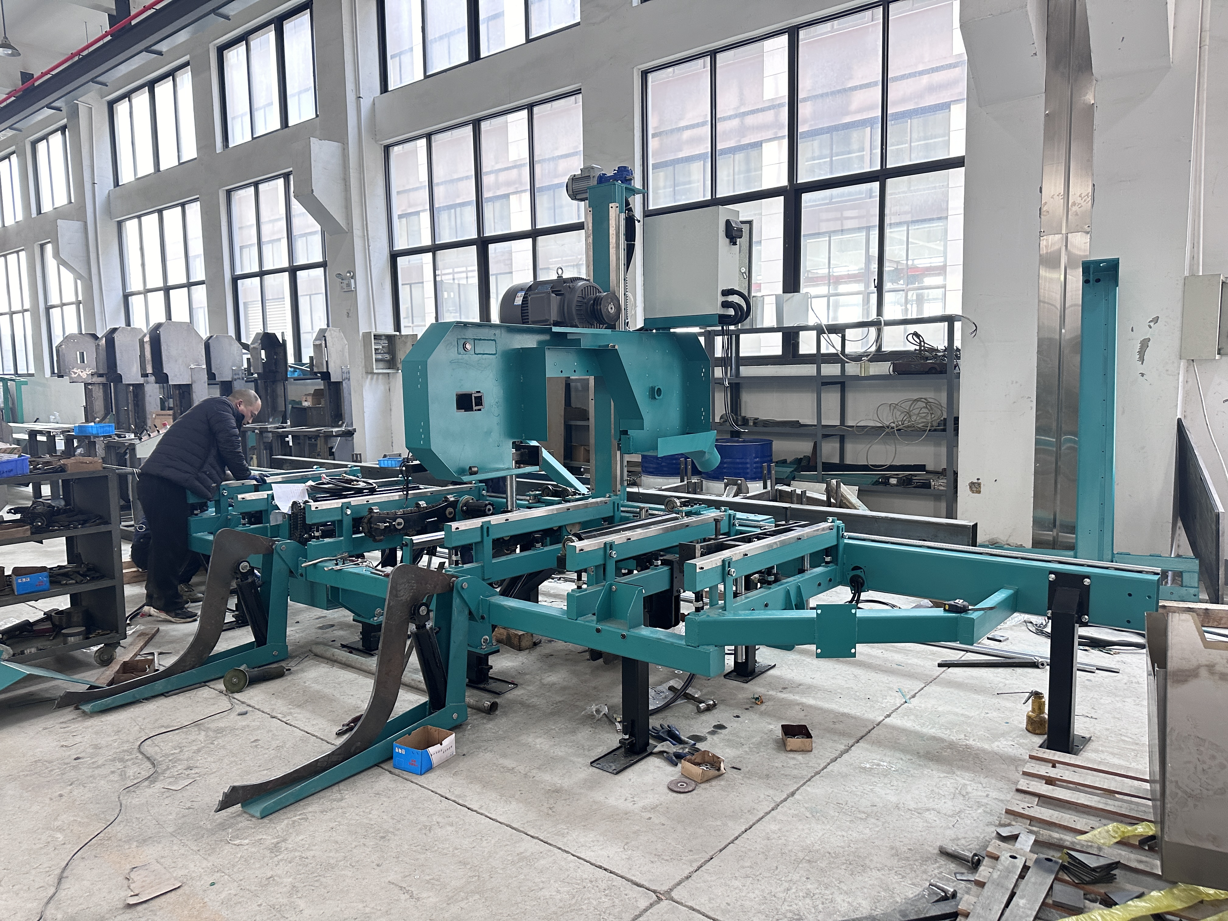 Ленточная пила по дереву горизонтальная популярная