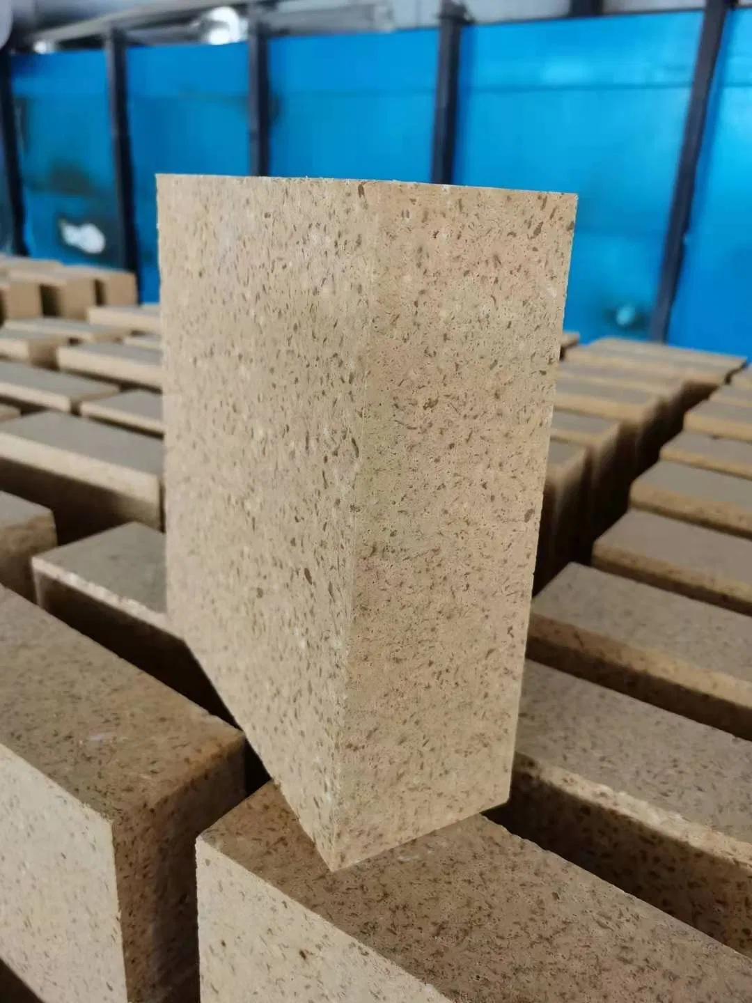 Магнезито-глиноземистый огнеупорный кирпич MLJ85