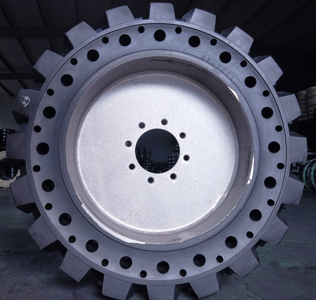 Шины для спецтехники 33X12-20, 30X10-16, 31X12-16, 28X12.5-15