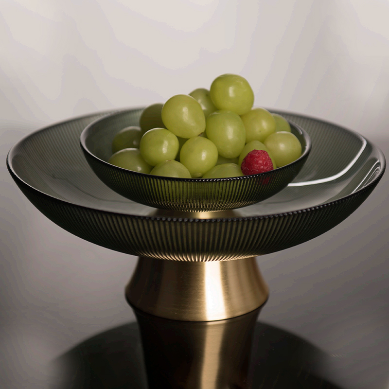 Vibrant Transparent Plastic Fruit Plate with Large Capacity Design