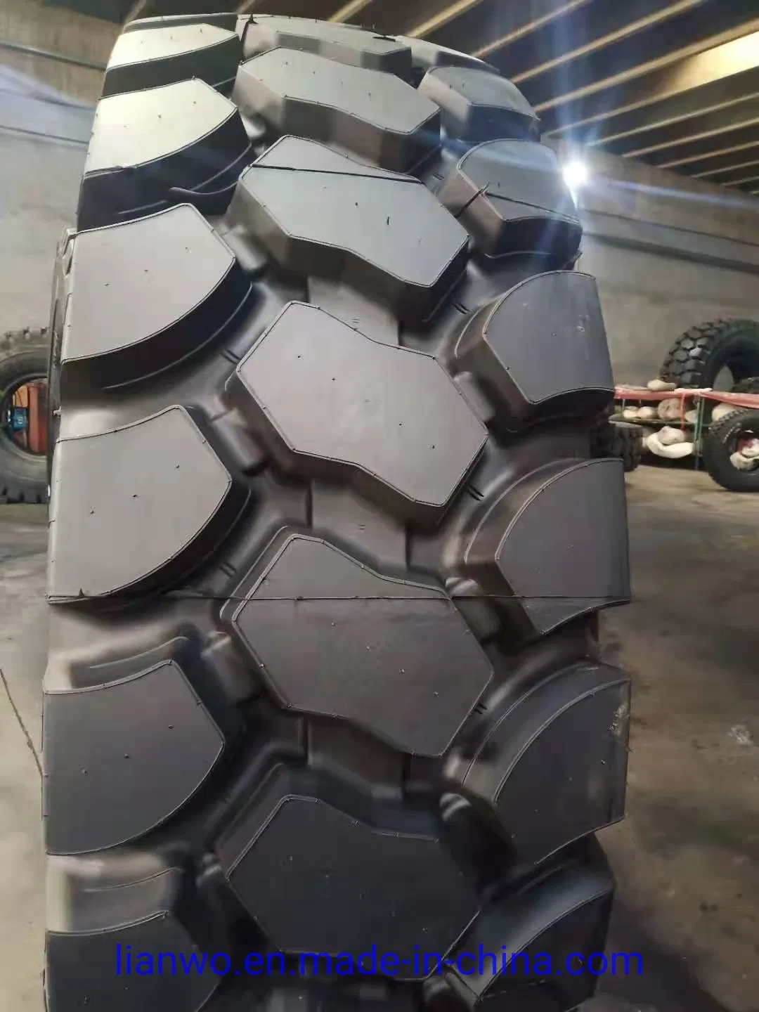 2100R35 Lianwo Radial Tyre for Rigid Dump Truck TR50 TR60