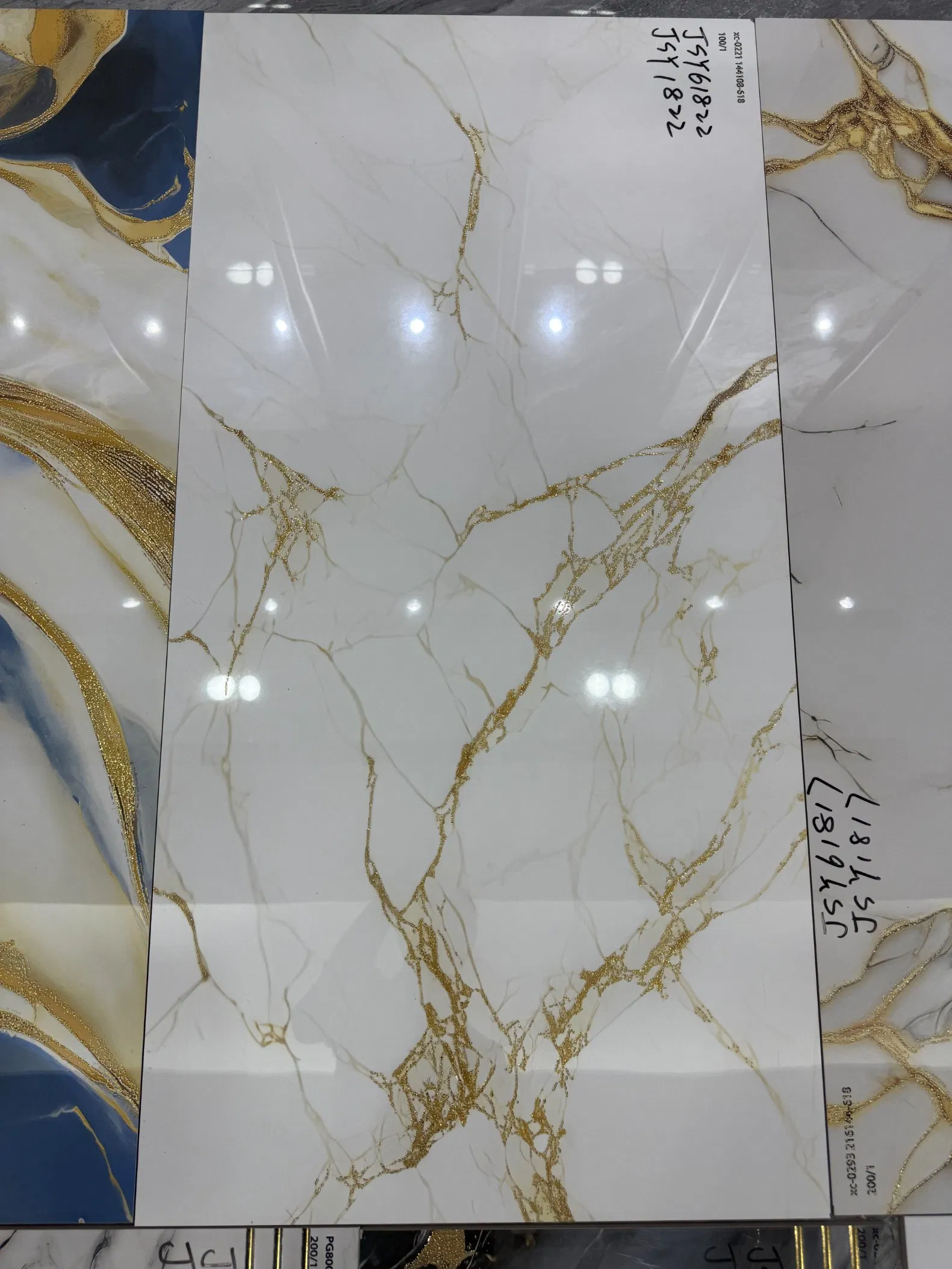 Элитная плитка Golden Silk для дизайна интерьера