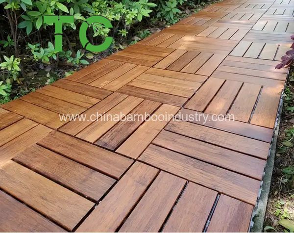 Напольная плитка из массива дерева для улицы