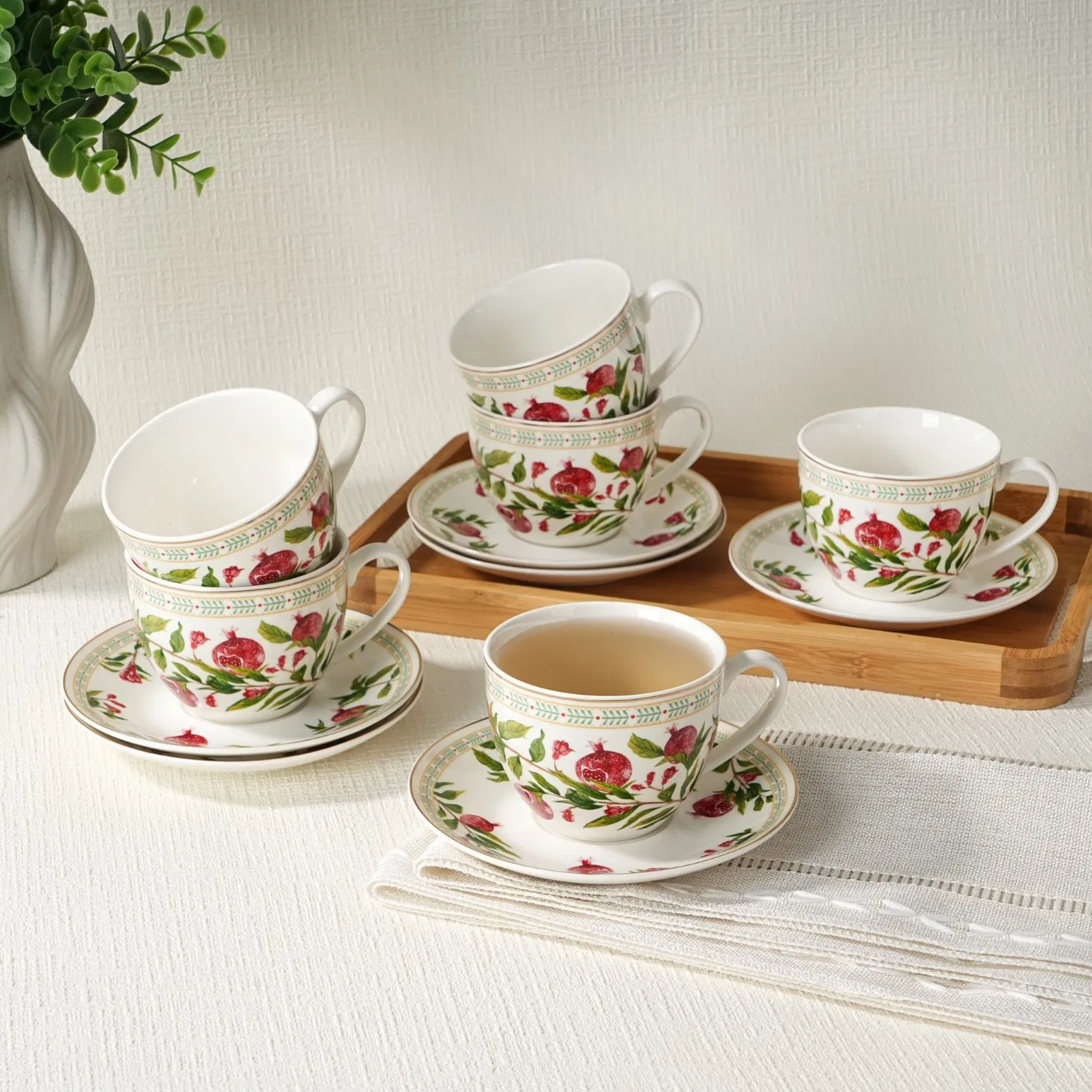 Набор кофейный Bone China с цветочным узором