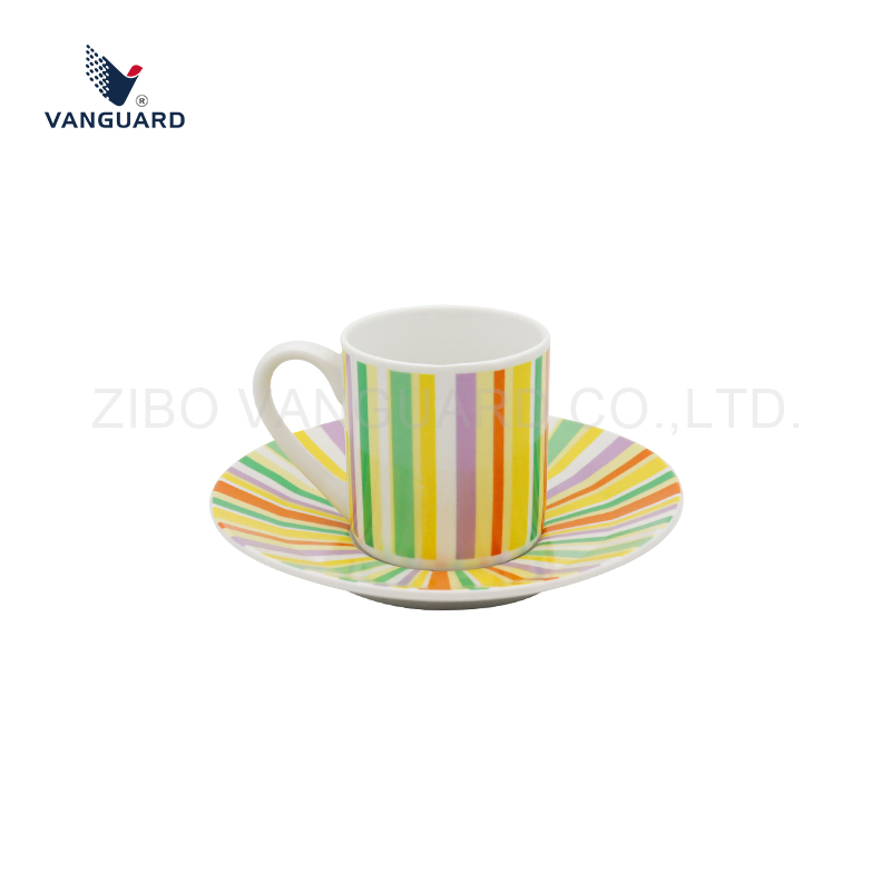 Фарфоровая чашка с блюдцем 200 мл, цветная