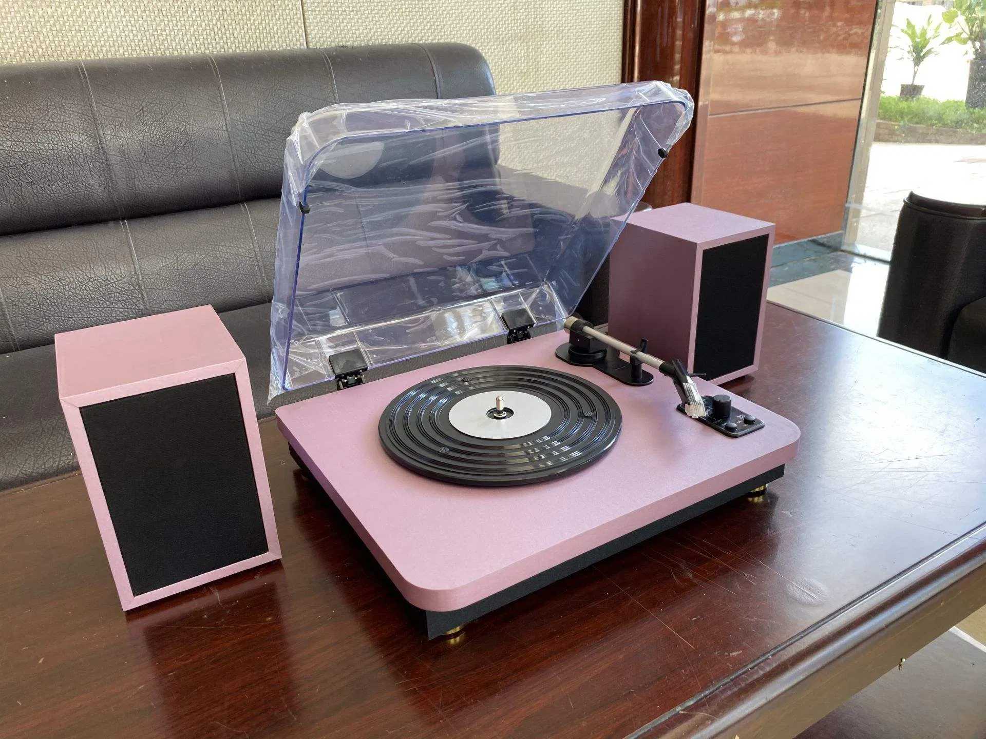 Портативный проигрыватель виниловых пластинок с Bluetooth