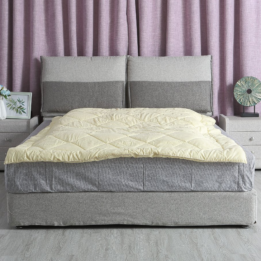 Classic Simple Style Diamond Pattern Warm Soft Quilt Duvet for Home & Hotel Use