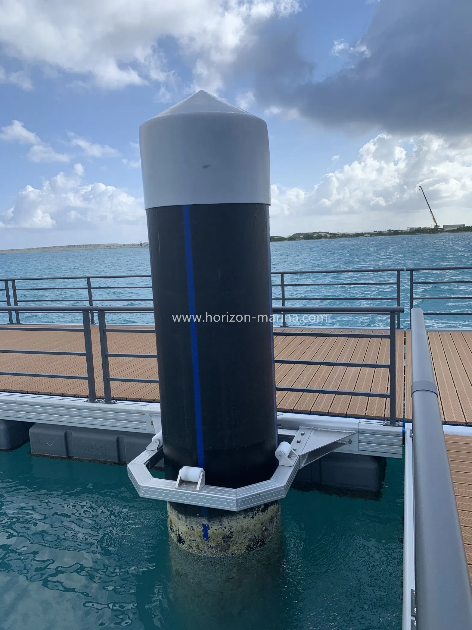 Design Marine Aluminum Gangway Custom Floating Dock Pontoon for Yacht Marina