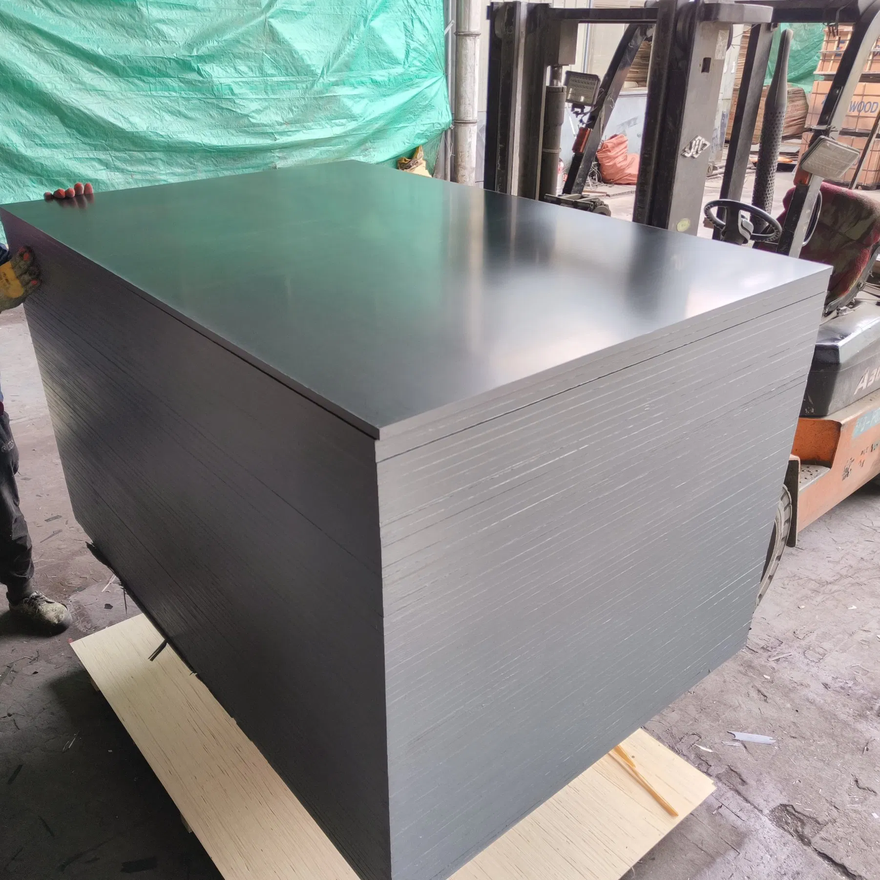 Australia Standard 1200*2400 Wholesale F17 Waterproof Shuttering Formwork Film Faced Plywood