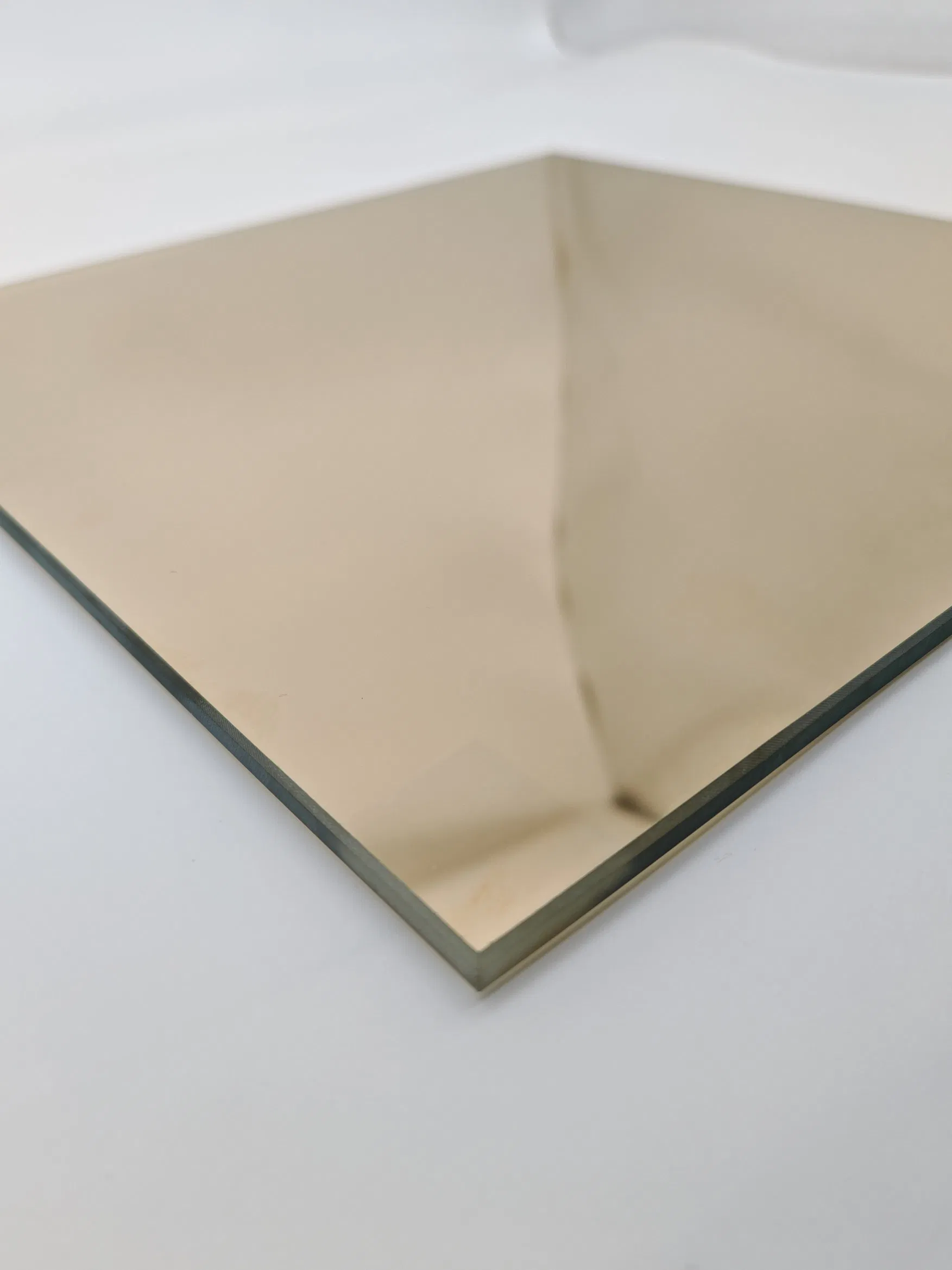 Elegant Decorative Wall Mirror for Home and Office Spaces