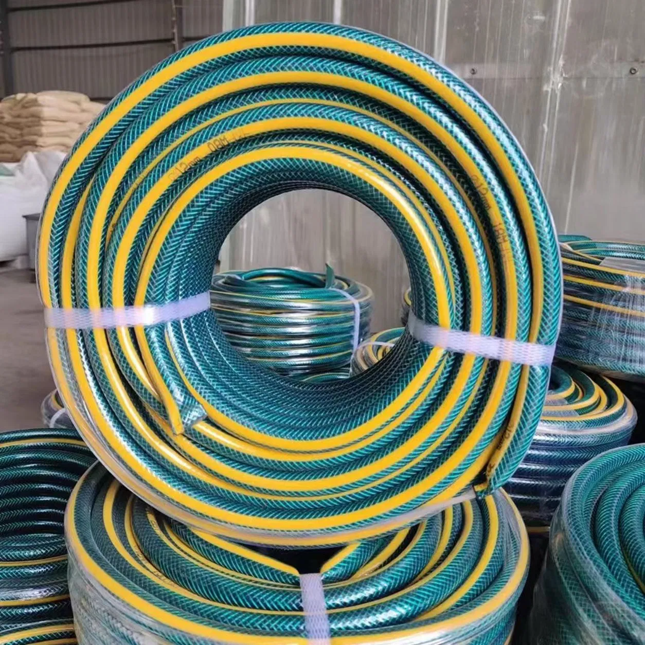 Гибкий ПВХ шланг для полива и мойки, 1/2" и 3/4"